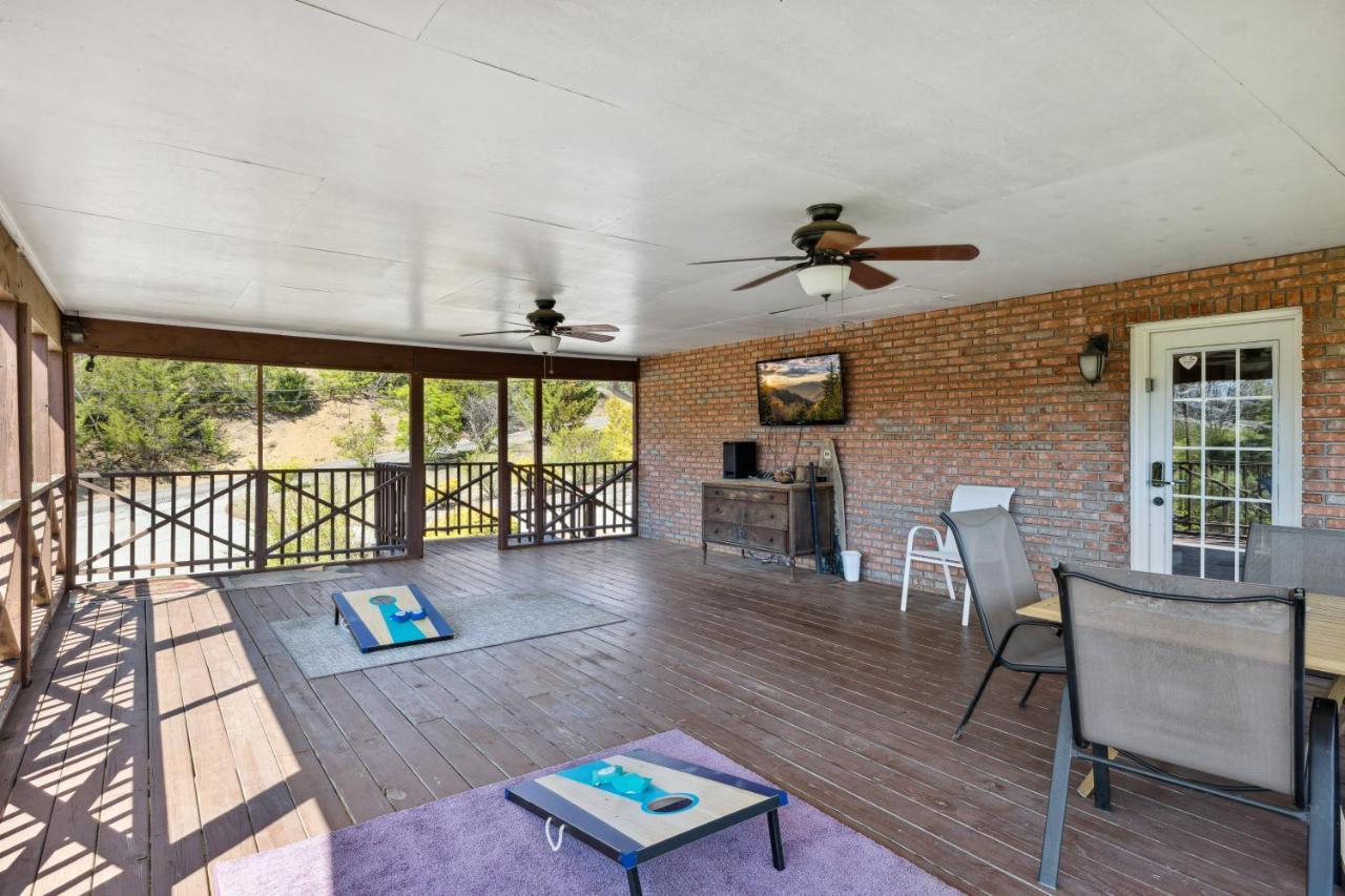 Mid-Century Vintage Brick Ranch Upstairs Guesthouse Sevierville Exterior foto