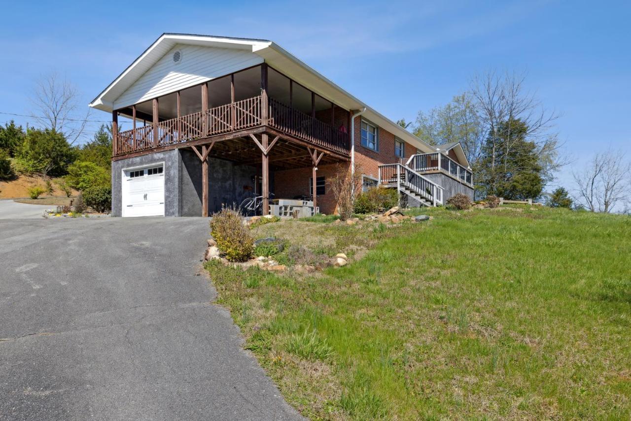 Mid-Century Vintage Brick Ranch Upstairs Guesthouse Sevierville Exterior foto